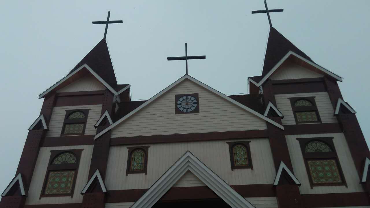 亚洲第一座纯实木教堂塔钟